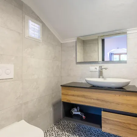 Emel Paradise Semesterbostad *