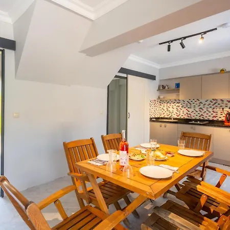 Emel Paradise Semesterbostad *