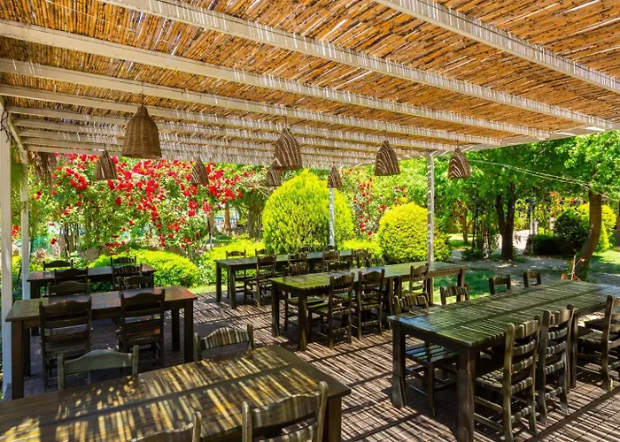 Emel Paradise 펜션 무글라