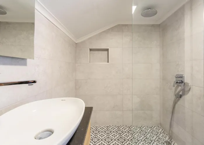 Emel Paradise 무글라